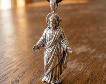 Collar con colgante de Jesús hecho a mano, regalo católico de Cristo Salvador, joyería religiosa cristiana para mujeres y hombres.