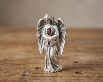 Collar con colgante de ángel hecho a mano, joyería de ángel guardián de piedra roja, regalo religioso cristiano para mujer.