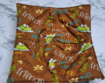 Reversible frog and dragonfly cozy & handle potholder set