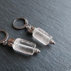 Pendientes de cristales Magic Mountain, pendientes de piedra, acero inoxidable, detalles metálicos, estilo minimalista, regalo perfecto para ella.