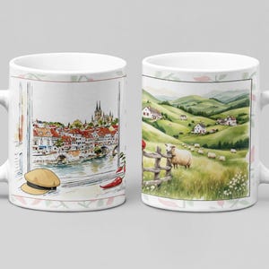 Może przedstawiać: Biały ceramiczny kubek z dwoma akwarelowymi scenami krajobrazowymi. Jedna strona przedstawia europejskie miasto z rzeką i mostem, druga wiejską scenę z owcami. Kubek ma ozdobną kwiatową obwódkę.