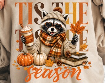 Mapache de temporada PNG, Mapache de otoño PNG, Amante del café de otoño PNG, Lindo animal del bosque PNG, Diseño acogedor de sublimación de otoño