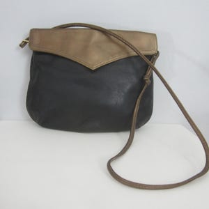 Vintage Joan & David Metallic Gold Schwarzer Handschuh Leder Schulter Crossbody Geldbörse Tasche kleine klassische Damen Accessoire 3 Abschnitte