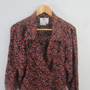 Vintage Flora Kung Womens 2 Brown Blue Black Floral Long Sleeve Crossover Silk Blouse Shirt Pleated Sleeves Small