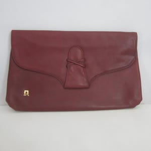 Cartera de mano clásica de piel de color burdeos y rojo italiano sin marca, estilo preppy, estilo minimalista, fabricada en Italia