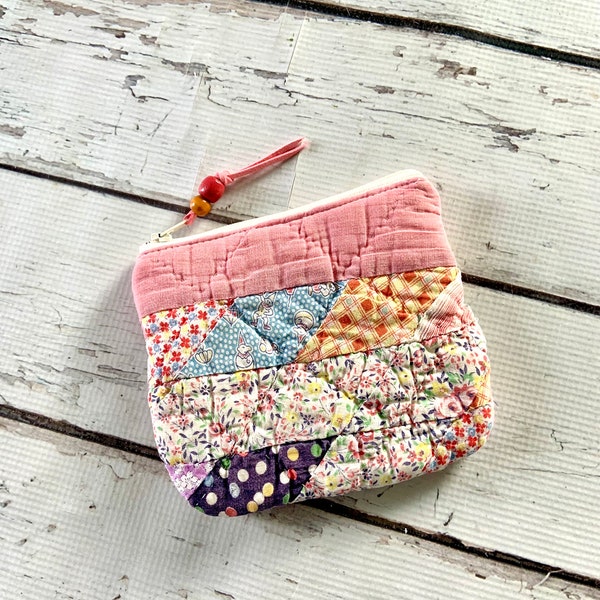 Vintage Quilt Zipper Bag, Cosmetic pouch, Purse Organizer, Gift for her, Vintage Quilt Bag, Rescued Quilt Bag, Stocking Stuffer for her