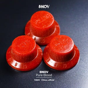 Botões de guitarra 8NOV Signature Pure Blood, nas cores vermelho carmesim e âmbar escuro com efeito UV. Peças para guitarra e baixo elétricos.