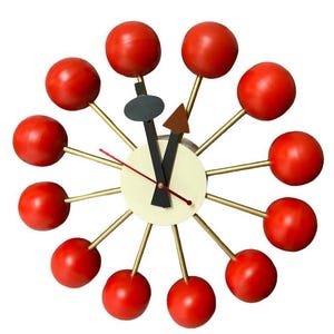 Orologio Starburst in stile Mid-Century Modern, decorazione murale atomica con sfera in ottone e legno.