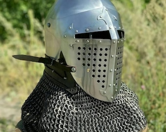 Elmo a bacinetto medievale con cotta di maglia ~ Grande elmo da guerriero, crociato o cavaliere per LARP e rievocazioni storiche