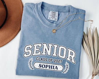 Camiseta personalizada Comfort Colors para formandos do Ensino Médio | Camiseta personalizada para a turma de 2027 | Camiseta para formandos do Ensino Médio | Presente de formatura | Camiseta para a volta às aulas