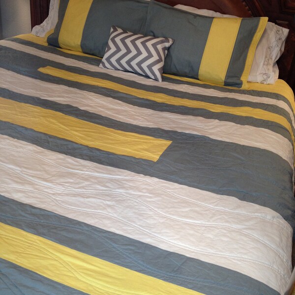 Modern King Size Quilt with Small Pillow and Pillow Shams