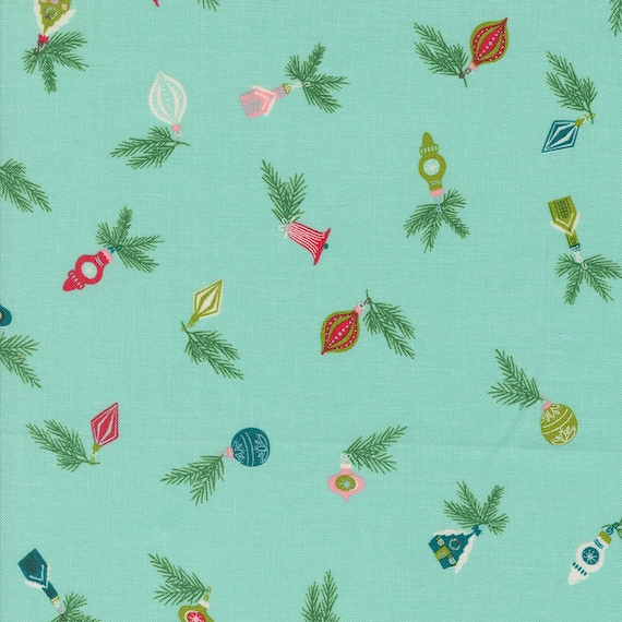 Wonderland: Vintage Baubles in Pine Wonderland: Vintage Baubles in Pine