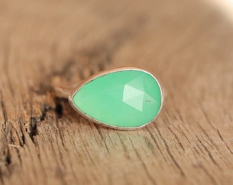 Teardrop Chrysoprase silver ring, faceted chrysoprase ring, 925 sterling silver ring, may birthstone, green stone ring, US size 8 3/4