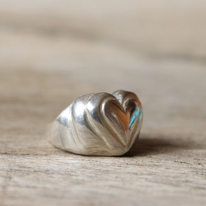 Silver heart ring, carved heart ring, gift for her, love ring, heart shaped ring, chunky silver ring image 4