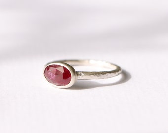 Bague en tourmaline rose, bague en argent tourmaline, bague minimaliste, bague en pierre rose, cadeau anniversaire, cadeau pour elle, taille US 8