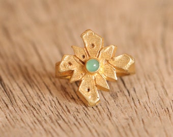 Chrysoprase gold ring, star shaped ring, gemstone ring ring, flower ring, organic ring, handmade ring, stacking ring, gold boho ring