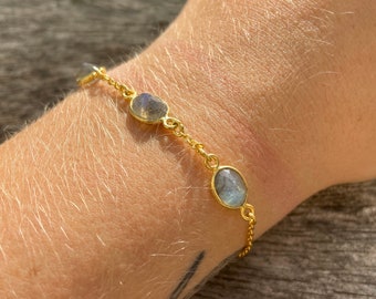 Labradorite chain bracelet, gold chain bracelet, dainty bracelet, minimalist bracelet, gift for her, birthday gift, delicate bracelet