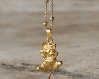 Long gold chain necklace, gold chain with charm, cat charm pendant, articulated cat pendant, animal gold pendant, layering necklace