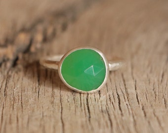 Chrysoprase silver ring, faceted chrysoprase ring, 925 sterling silver ring, may birthstone, green stone ring, US size 8 1/4