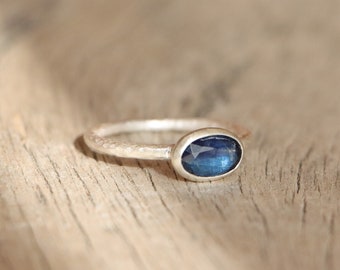 Kyanite silver ring, kyanite jewelry, classic ring, dark blue stone ring, elegant ring, womens ring, bezel set ring, deep blue stone ring