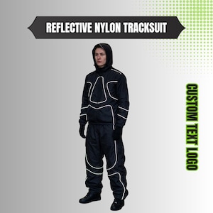 Chándal personalizado bordado para hombre, conjunto deportivo cortavientos de nailon personalizado, traje de estilo urbano reflectante, conjunto deportivo técnico de dos piezas.