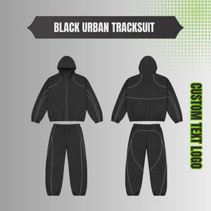 Peut inclure: Un survêtement noir composé d'une veste à capuche et d'un pantalon assorti avec de fins détails passepoilés blancs. Les vues avant et arrière sont présentées. Le texte en haut indique BLACK URBAN TRACKSUIT et sur le côté CUSTOM TEXT LOGO.