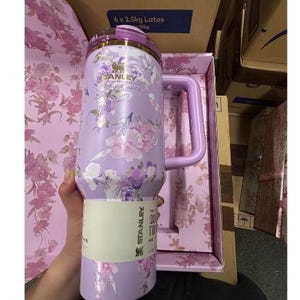 Stanley Quencher H2.0 Tumbler 40oz – Lavender Floral Gold Lid bild 2