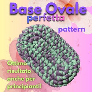 Può includere: Un modello di base ovale all'uncinetto nei toni del verde e del viola. Il testo sull'immagine recita "Base Ovale perfetta pattern" e "Ottimo risultato anche per principianti!"
