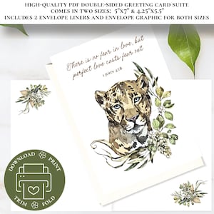 Könnte beinhalten: Doppelseitige Grußkartensuite mit einer Aquarellillustration eines Leopardenkopfes, umgeben von Grün. Die Karte enthält den Text "Es gibt keine Furcht in der Liebe, aber die vollkommene Liebe treibt die Furcht aus" und ist in zwei Größen erhältlich.