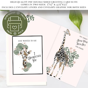 Könnte beinhalten: Doppelseitige Grußkartensuite mit Giraffenillustrationen. Auf der linken Karte steht "Ich wollte nur sagen, ich schätze dich". Auf der rechten Karte steht "Du streckst immer deinen Hals für andere heraus". Inklusive Umschlagfutter und Grafiken.