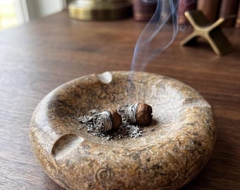 Cenicero híbrido de piedra fósil y ónix hecho a mano, soporte para puros de piedra de coral natural, decoración de escritorio de lujo única para el hogar y la oficina, regalo para hombres