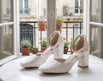 Vintage White Floral Embossed Block Heel Mary Jane Shoes, Elegant Ankle Strap Bridal Pumps for Everyday and Wedding