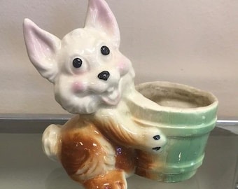 Conejo de cerámica vintage de Hull de la década de 1940 con maceta de barril.