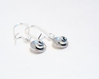 Silver flower earrings - silver disc earrings - chic silver earrings - minimalist earrings - minimalist jewelry - original design earrings