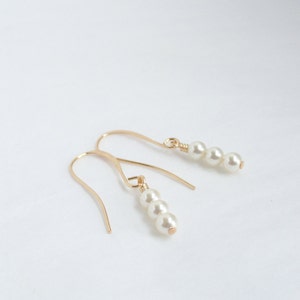 Cream pearl earrings wedding jewelry bridesmaid earrings swarovski pearl earrings gold and cream earrings bridesmaid favors image 2