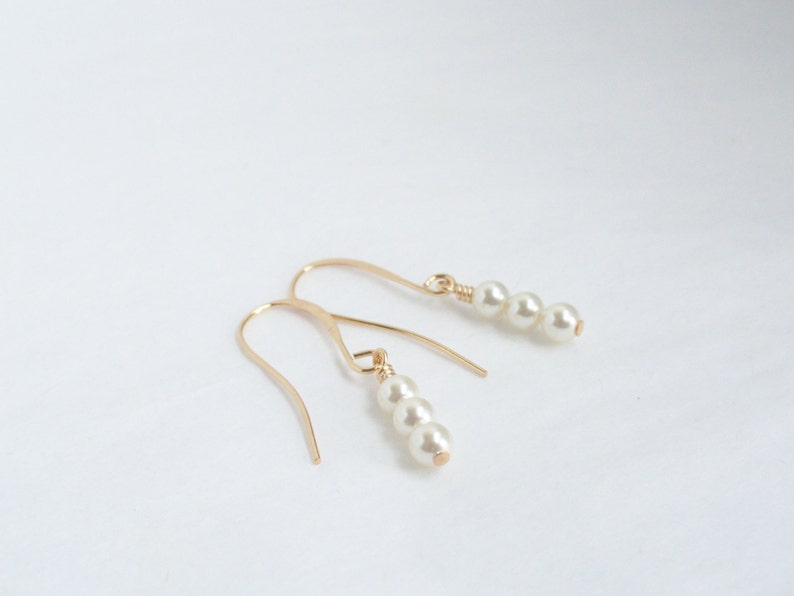 Cream pearl earrings wedding jewelry bridesmaid earrings swarovski pearl earrings gold and cream earrings bridesmaid favors image 2