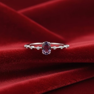 Oval Amethyst Ring in Silver, Dainty Purple Gemstone Promise Ring, Vintage Art Deco Stacking Band, February Birthstone Jewelry, Gift for Her