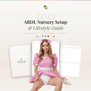 Może przedstawiać: Cyfrowy przewodnik zatytułowany 100 ABDL Nursery Setup & Lifestyle Guide z tekstem i emoji. Osoba ma na sobie różową sukienkę z białym wykończeniem, różowe kokardy we włosach i białą pieluchę. Przewodnik zawiera strony z tekstem i ikoną domu.
