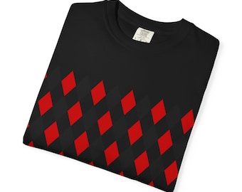 T-shirt met rood driehoekig patroon | Grafische geometrische lettertypeafbeelding