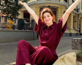 Women’s Short Sleeve Button Up Wide Leg Jumpsuit With Pockets Casual Elegant One Piece Outfit.Available in two diferent colors burgundy&moch