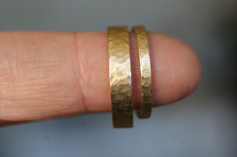 14k Yellow Gold Hammered Flat Band Wedding Set 2 Rings Etsy