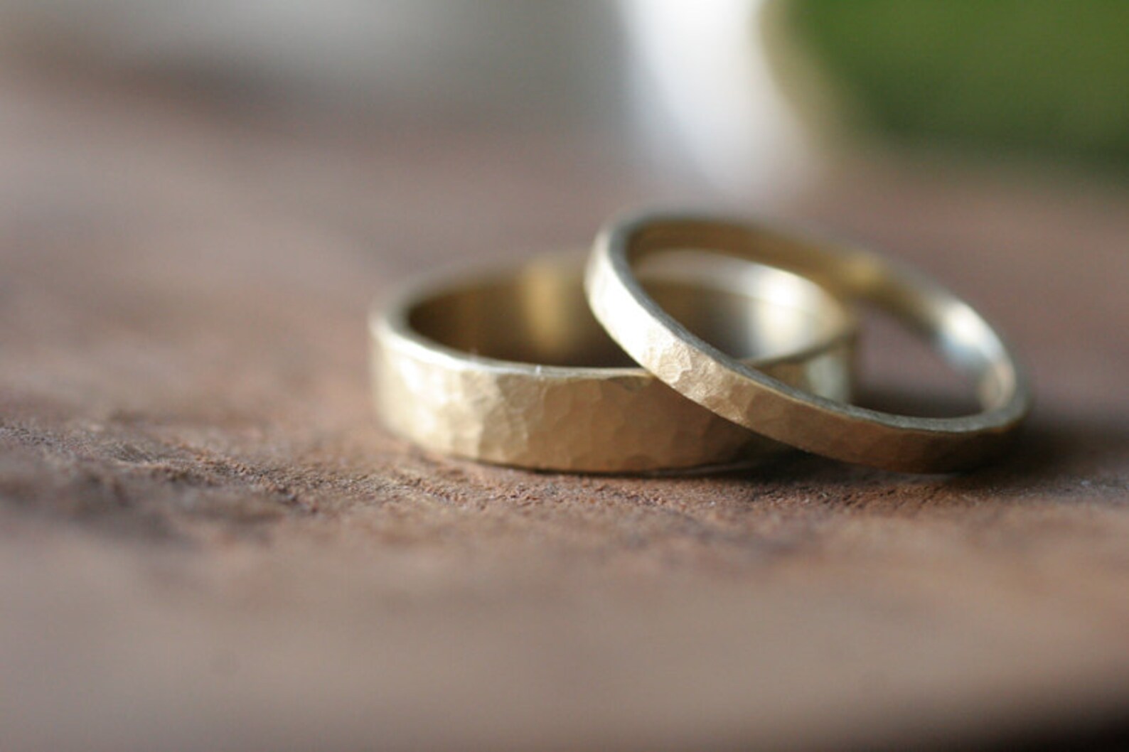 14k Yellow Gold Hammered Flat Band Wedding Set 2 Rings Etsy