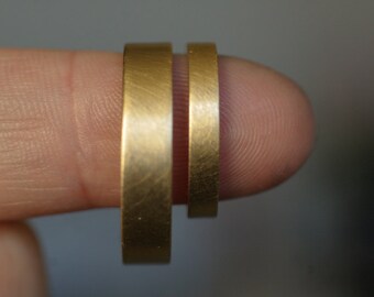 18k Y gold flat wedding band set 3mm and 5mm