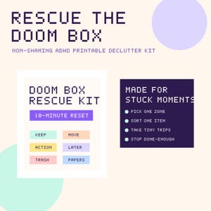 Könnte beinhalten: Ein druckbares Aufräum-Kit mit dem Titel "Rescue the Doom Box" mit dem Text "Non-Shaming ADHD Printable Declutter Kit". Das Kit enthält ein "Doom Box Rescue Kit" mit einem 10-Minuten-Reset und Handlungsschritten. Eine dunkelviolette Box sagt "Made for Stuck Moments".