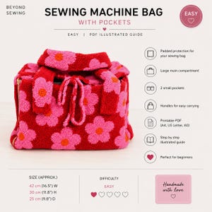 Puede incluir: Bolsa roja para máquina de coser con estampado floral rosa. La bolsa tiene un cierre de cordón y una cremallera dorada. Las dimensiones aproximadas son 42 cm de ancho, 30 cm de alto y 25 cm de profundidad. El texto dice "Sewing Machine Bag with Pockets".