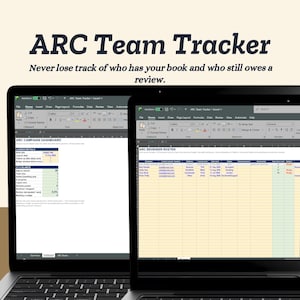 Pode incluir: Uma planilha digital ARC Team Tracker exibida em duas telas de laptop. A tela esquerda mostra um painel de campanha ARC com detalhes de lançamento, enquanto a tela direita exibe uma lista de revisores ARC com colunas de contato e status.