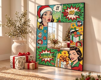 以下が含まれることがあります： 冬の装いの人々、クリスマスオーナメント、ギフトボックス、そして「HO HO HO」と「JINGLE」の文字が描かれたコミック調のポップアートフレームが付いた正方形の壁掛け鏡。中央には反射するガラスパネルが配置されています。