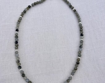Collana di perline di labradorite