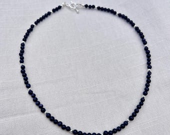 Collana di perline color oro blu