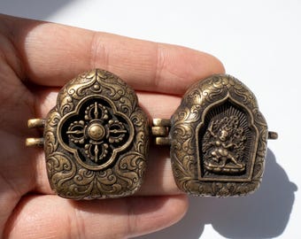 Tibetaanse Gau-doos met medaillonhanger, vintage messing gebedsdoos, heilig boeddhistisch amulet
